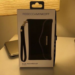MAB tech wristlet for IPhone 7